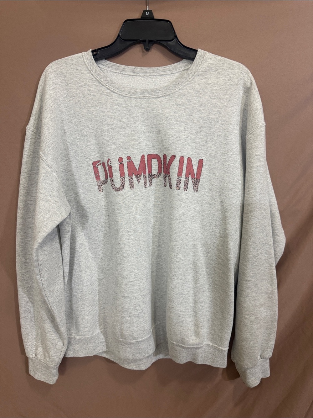 Gildan Women’s Large Light Gray Crewneck Sweater with Distressed Pumpkin Graphic